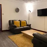 Cosy 2 Bed Flat In Swansea - Home Away From Home