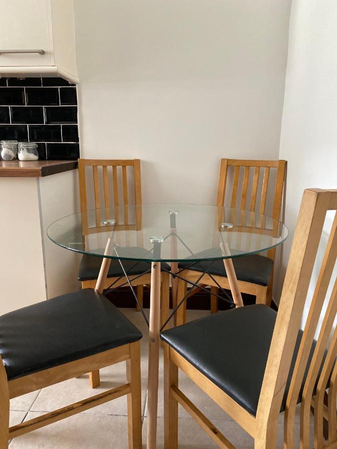 Cosy 2 Bed Flat In - Away From Apartment Swansea