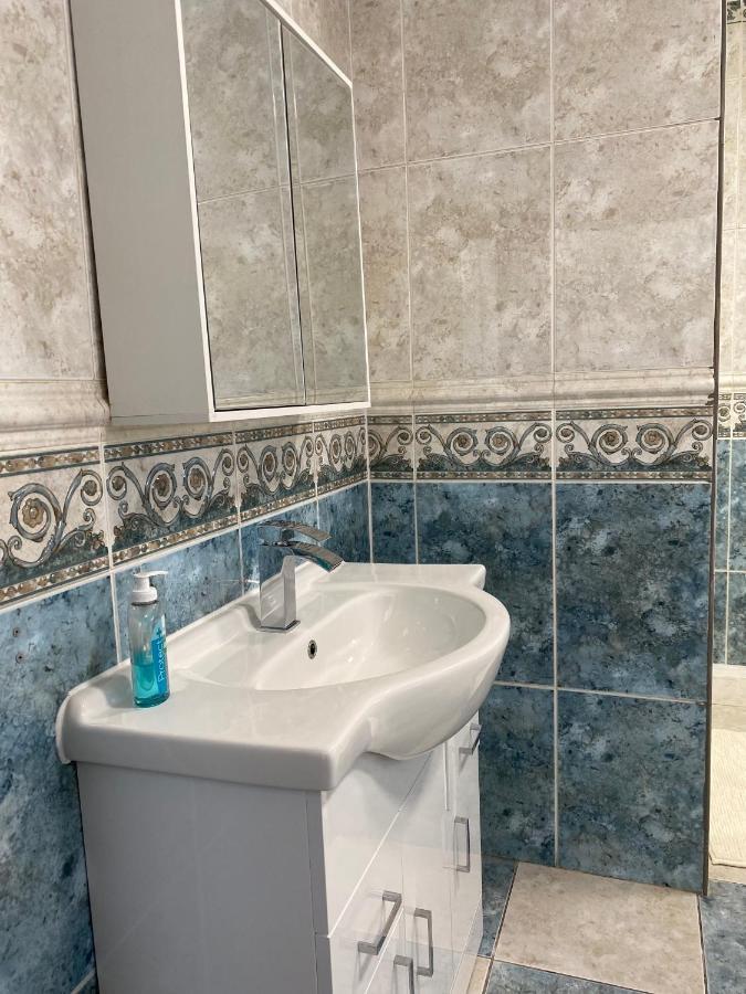 Cosy 2 Bed Flat In - Away From Swansea