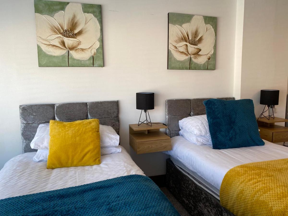 Cosy 2 Bed Flat In - Away From Apartment *