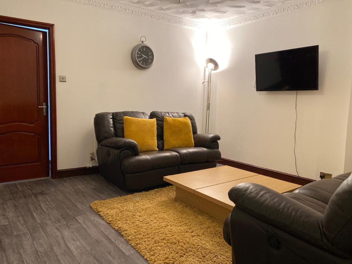 Cosy 2 Bed Flat In - Away From Swansea