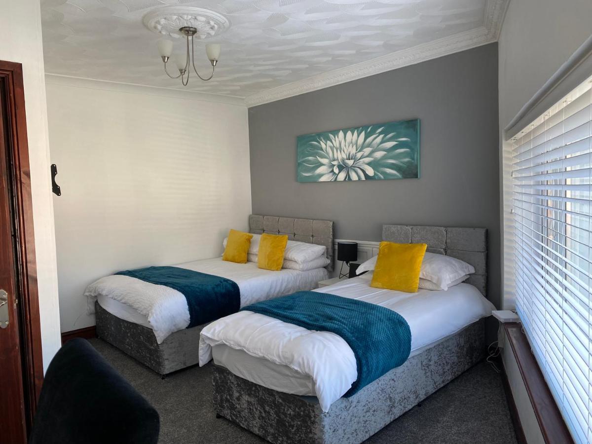 Apartment Cosy 2 Bed Flat In - Away From